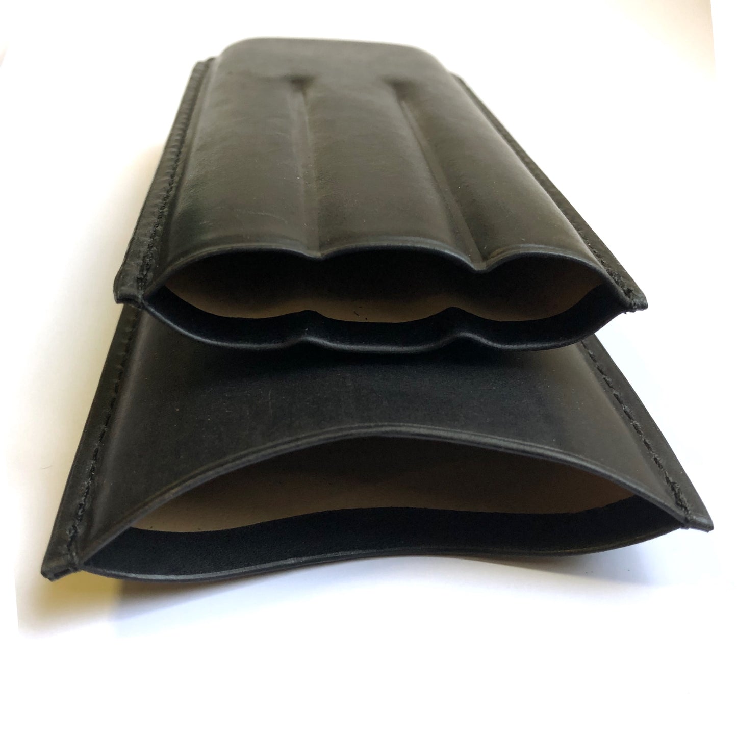 Artamis-Black-Leather-Corona-Cigar-Case-inside